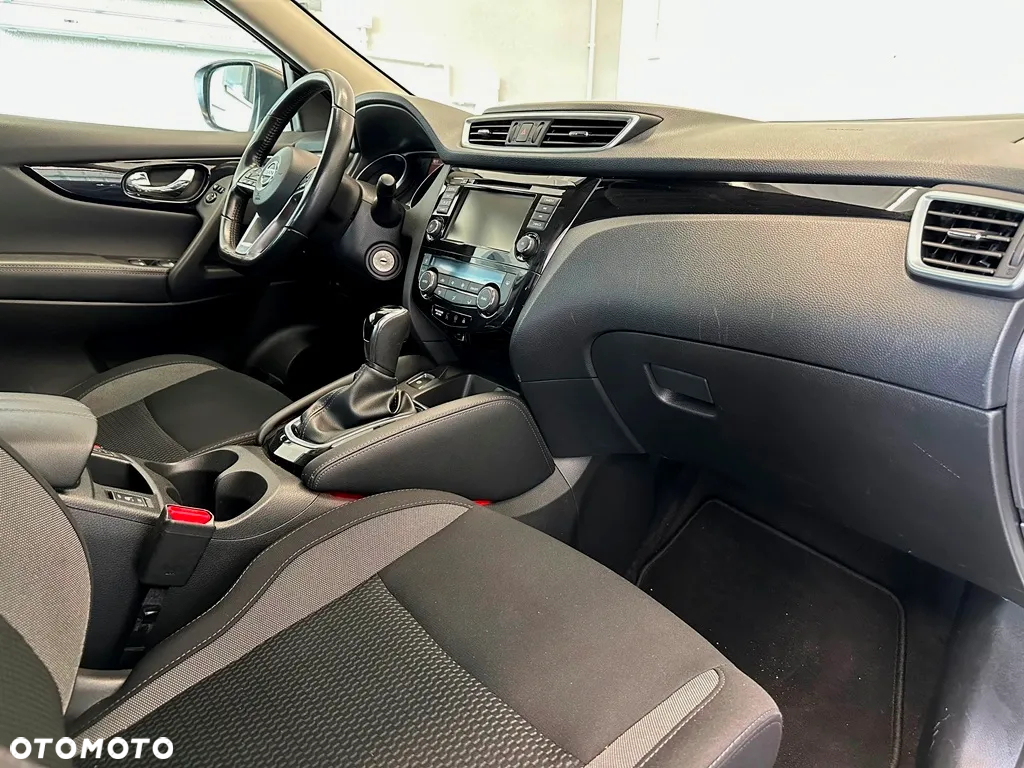 Nissan Qashqai 1.3 DIG-T N-Connecta DCT - 28