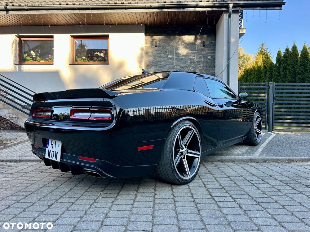 Dodge Challenger - 8
