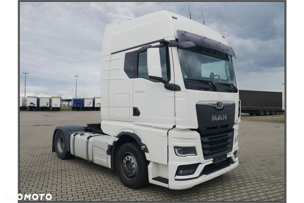 MAN Vehicle Tractor 4x2 Standard - 2