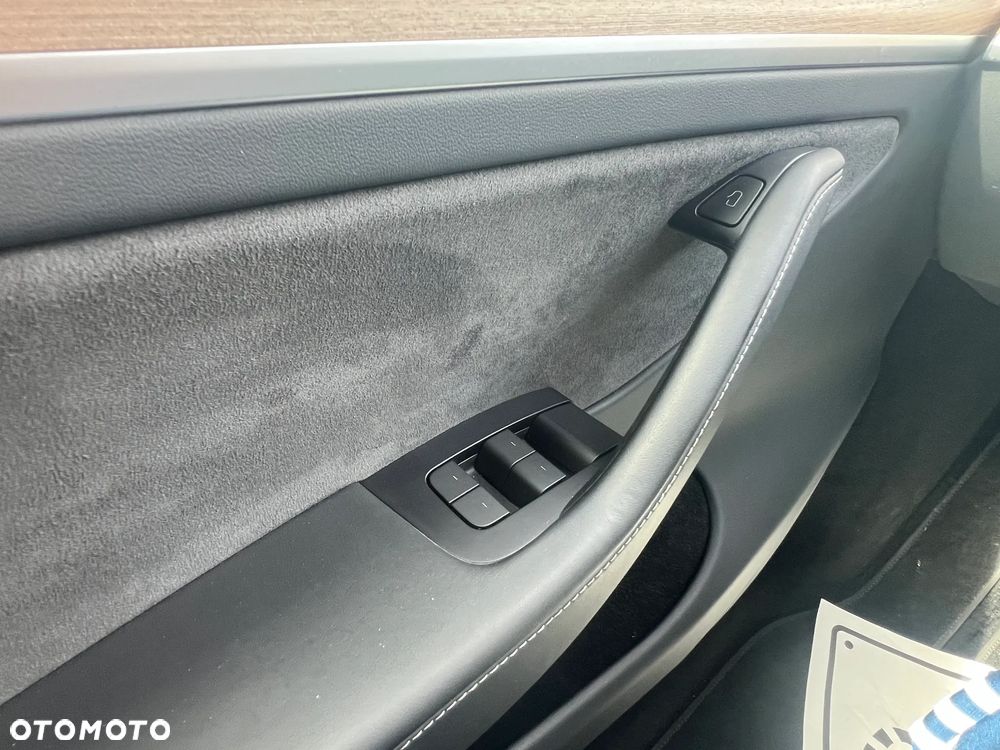 Tesla Model Y RWD - 17