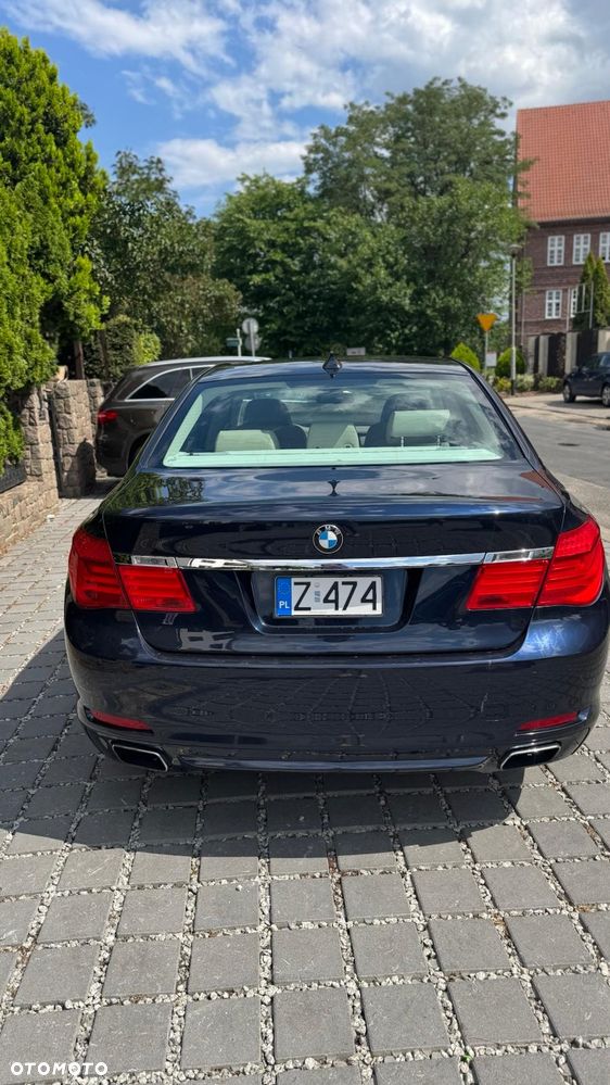 BMW Seria 7 750i L xDrive - 8