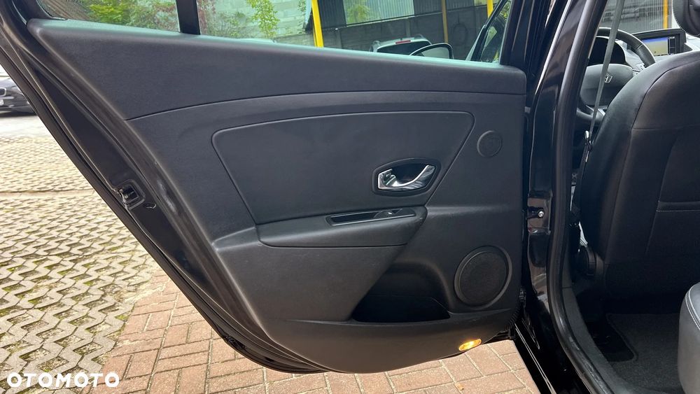 Renault Megane Grandtour TCe 130 BOSE Edition - 28