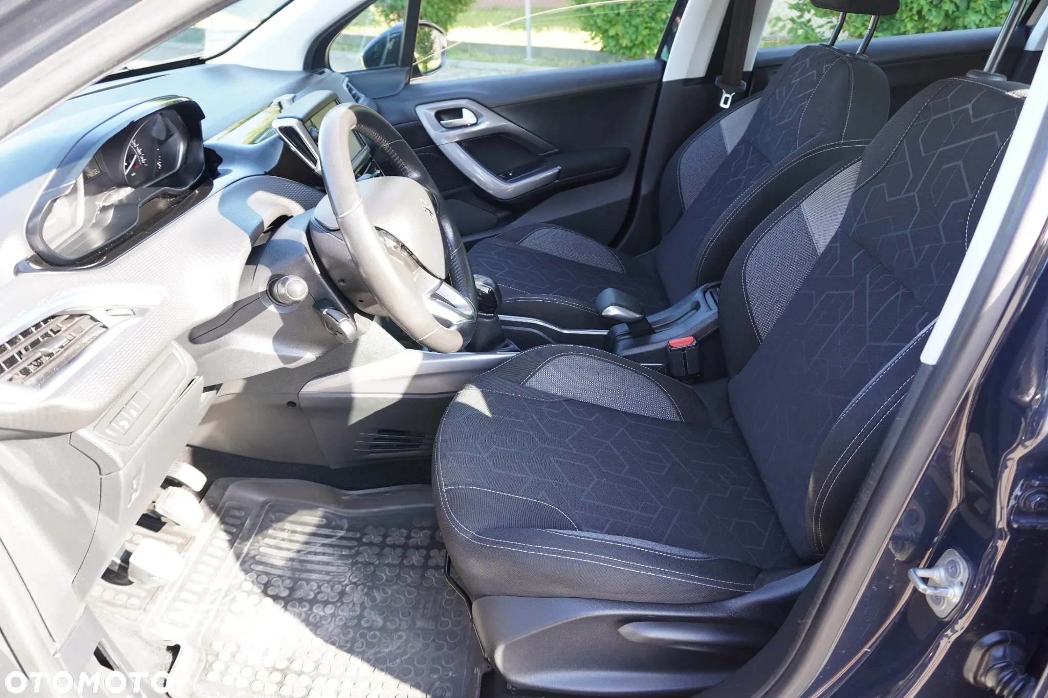 Peugeot 2008 1.6 BlueHDi Allure - 17