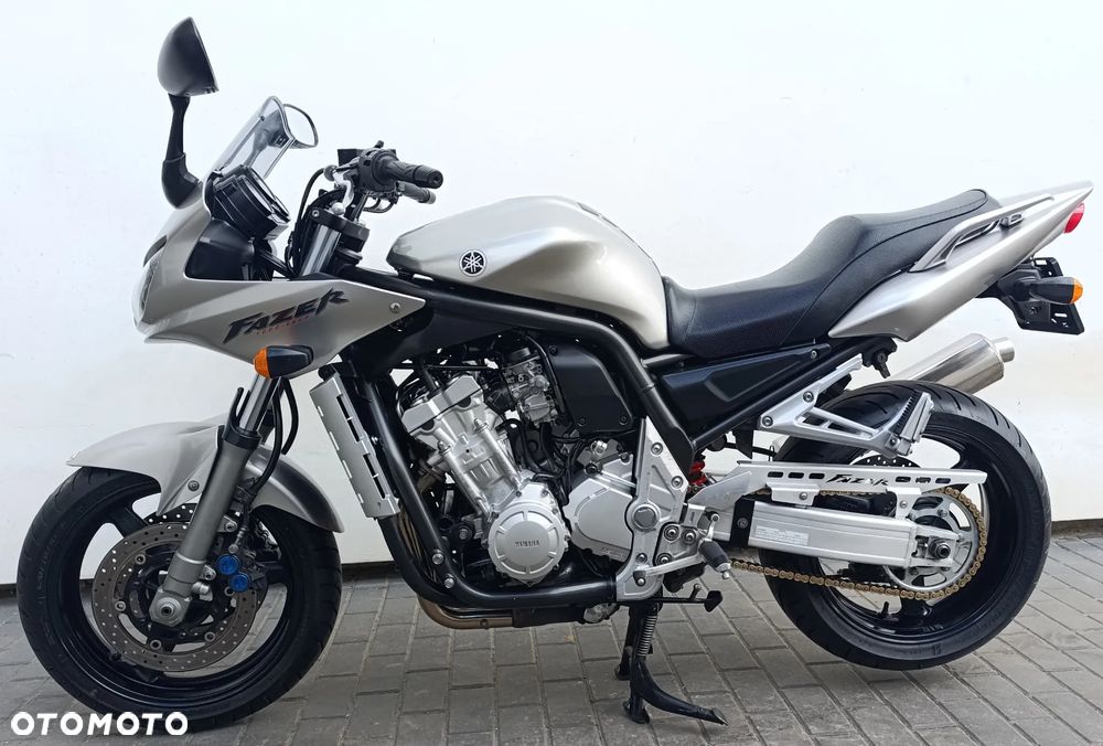 Yamaha FZS - 4