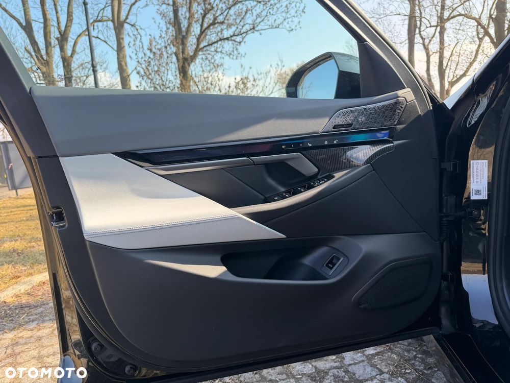 BMW Seria 5 540d xDrive mHEV M Sport - 17