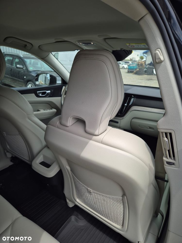 Volvo XC 60 D5 SCR AWD Inscription - 10