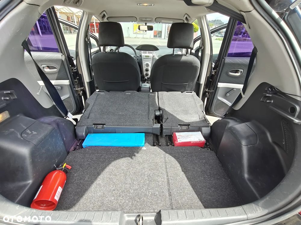 Toyota Yaris - 22