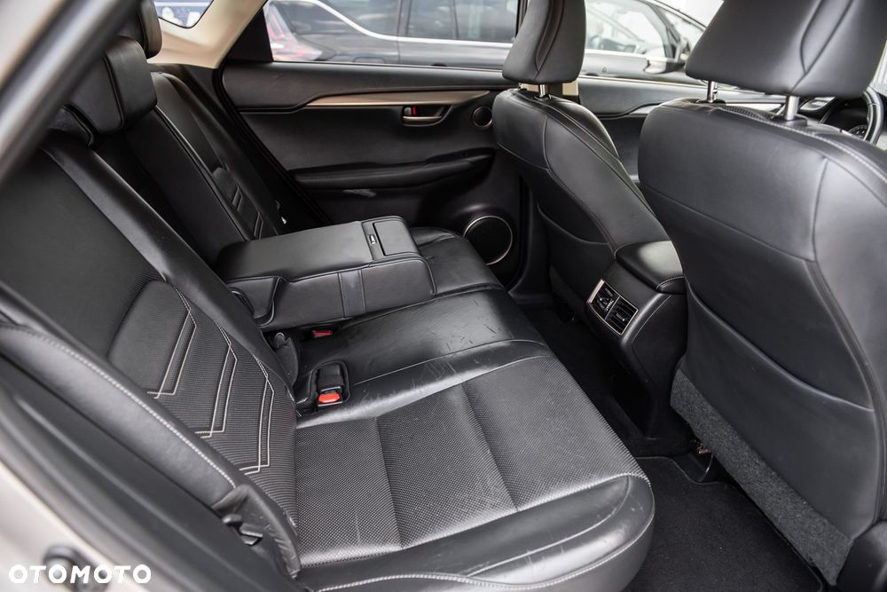 Lexus NX 300h Prestige AWD - 29