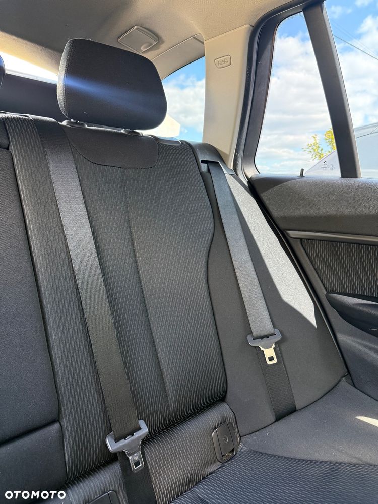 BMW Seria 3 - 18