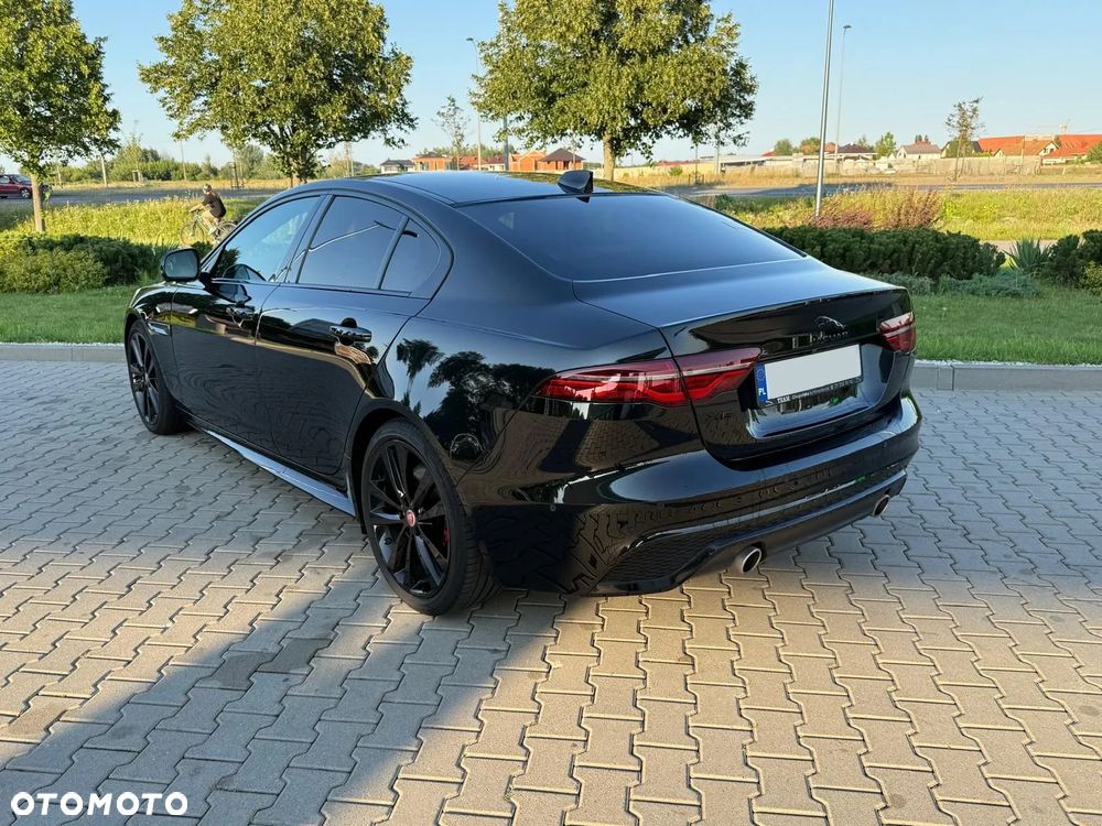 Jaguar XE 2.0 P250 R-Dynamic Black - 3