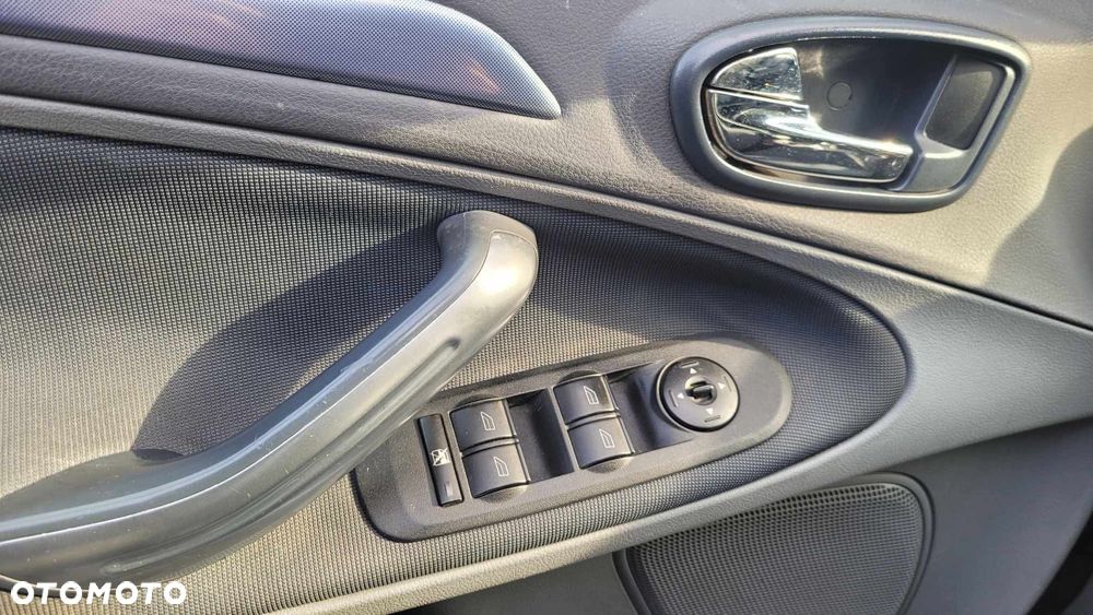 Ford S-Max - 19