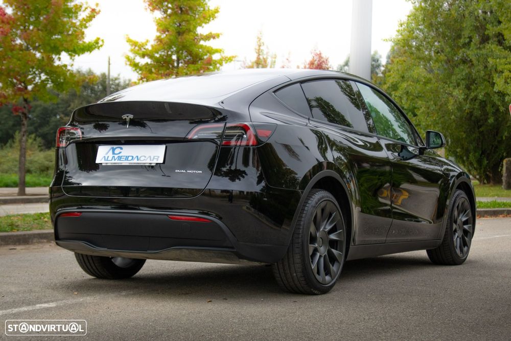 Tesla Model Y Long Range Dual Motor AWD - 40
