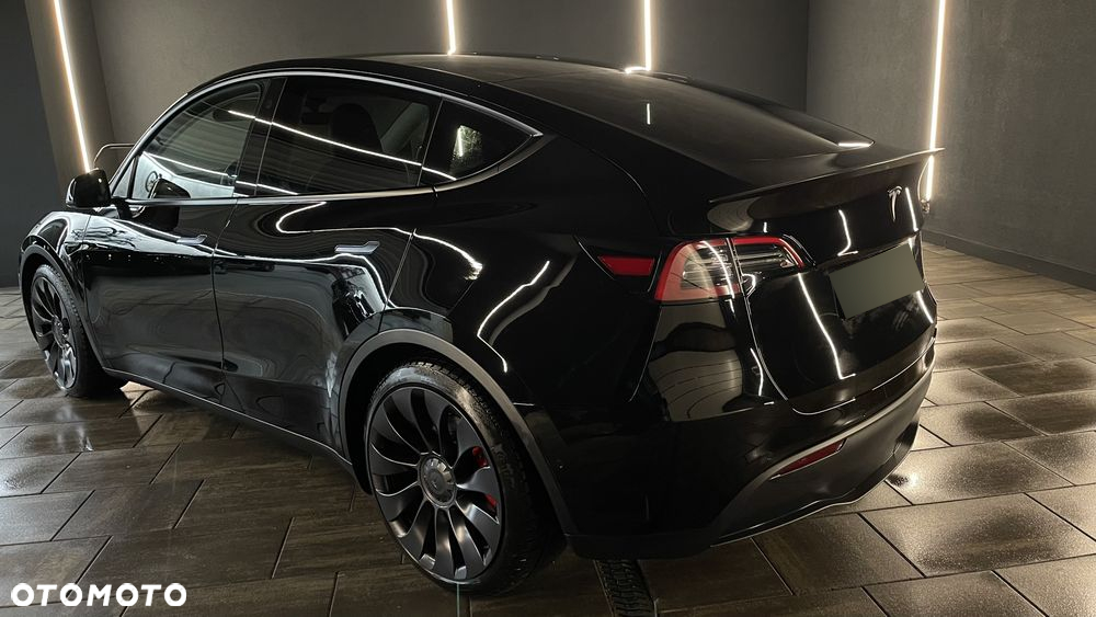 Tesla Y Performance AWD - 6