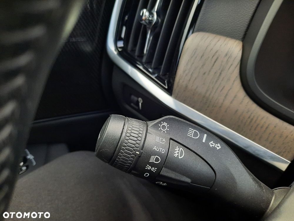 Volvo V90 Cross Country B5 B AWD Ultimate - 29