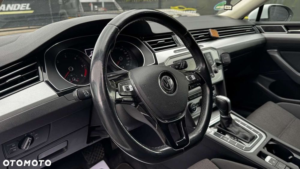 Volkswagen Passat - 29