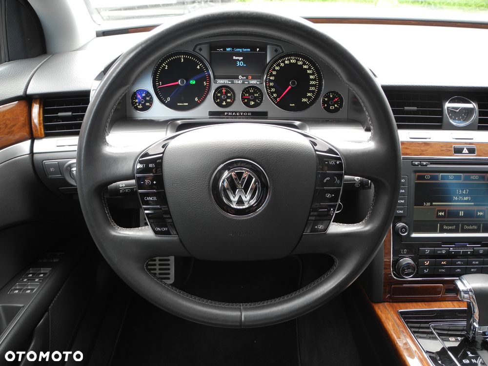 Volkswagen Phaeton - 8