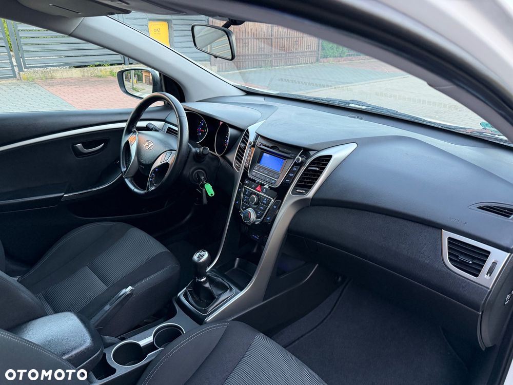 Hyundai i30 1.6 Comfort World Cup - 33