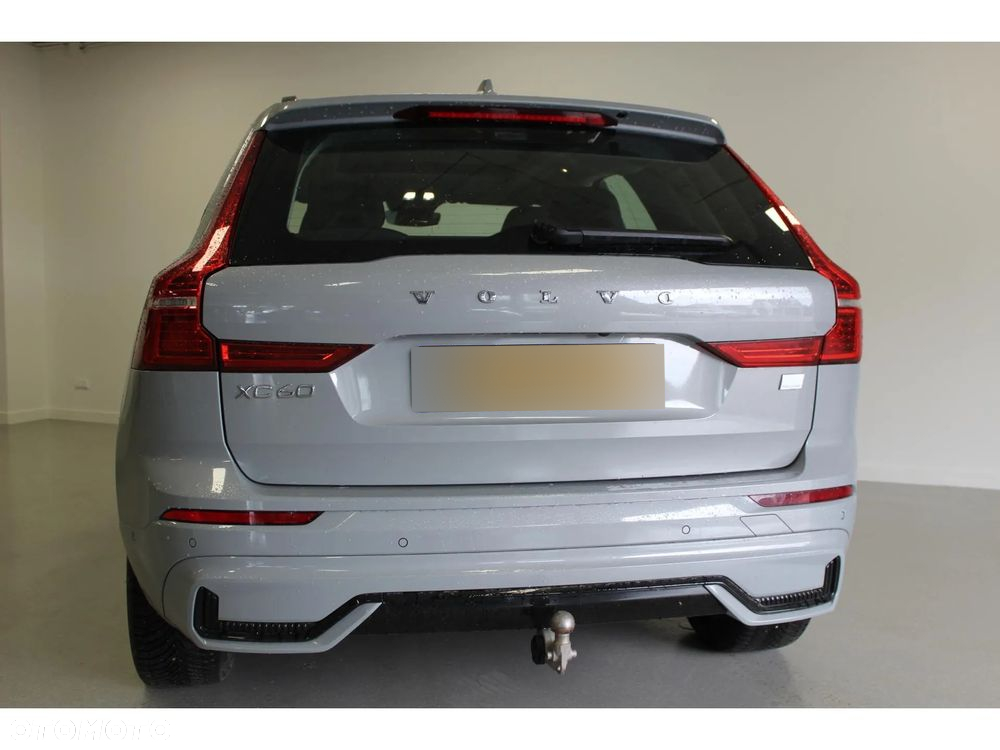 Volvo XC 60 B5 B AWD Plus Dark - 4