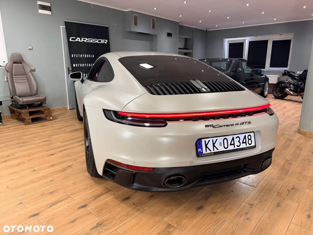 Porsche 911 Carrera 4 GTS - 21
