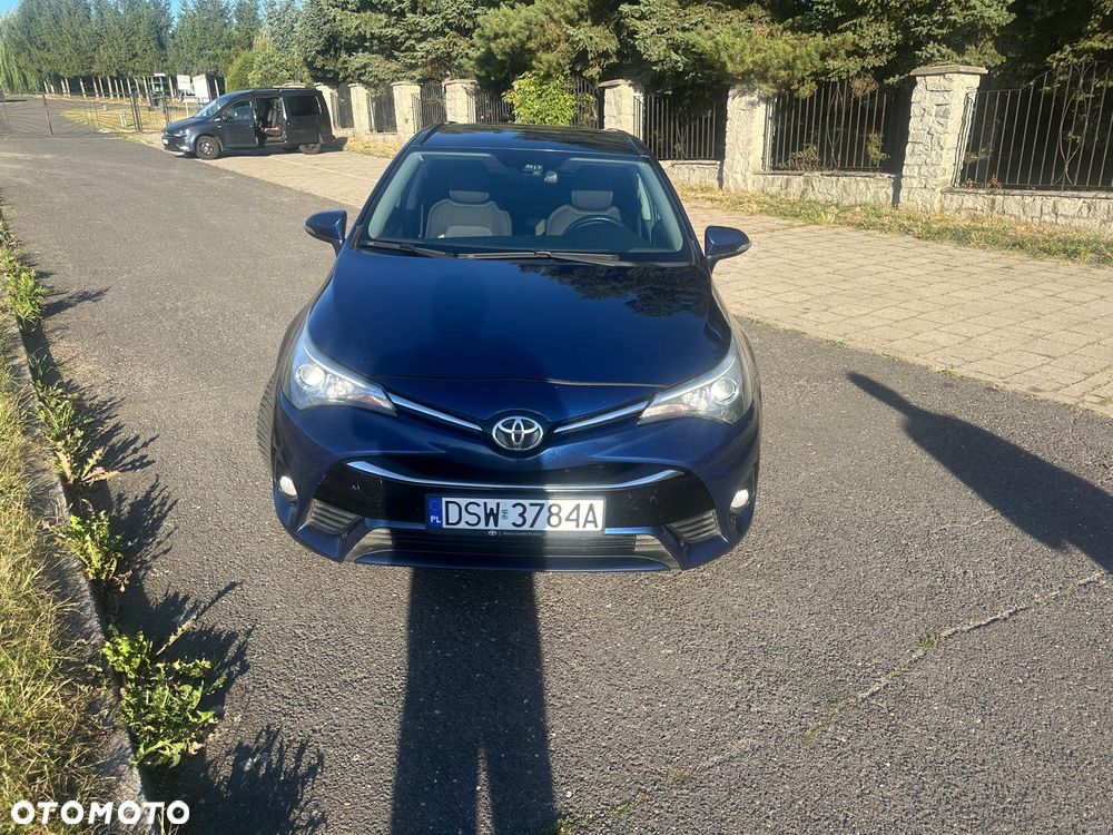 Toyota Avensis 2.0 D-4D Premium - 2