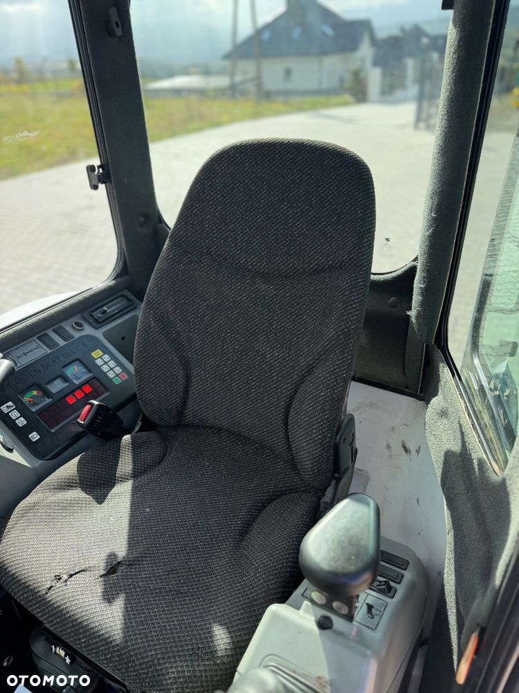 Bobcat E32 - 16