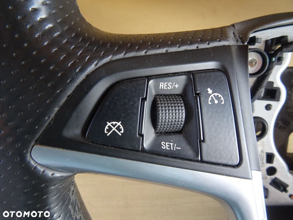 OPEL INSIGNIA A KIEROWNICA MULTIFUNKCJA SKÓRA PERFOROWANA AGR SPORT OPC LINE - 8