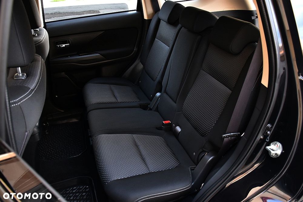 Mitsubishi Outlander 2.0 Invite + 2WD - 33