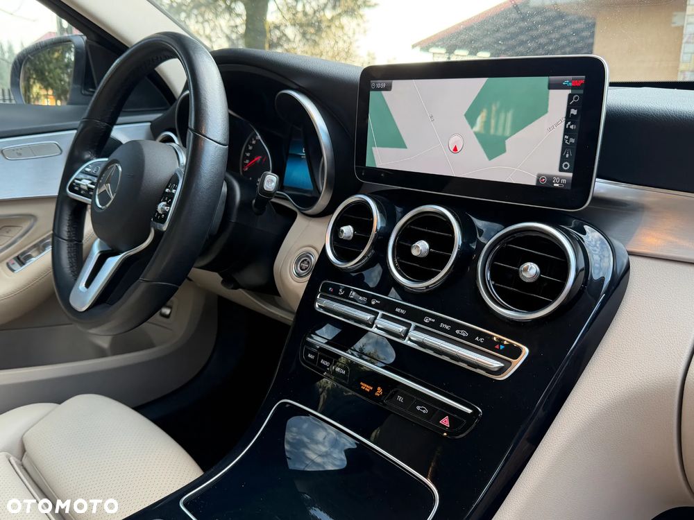 Mercedes-Benz Klasa C 180 9G-TRONIC Avantgarde - 32