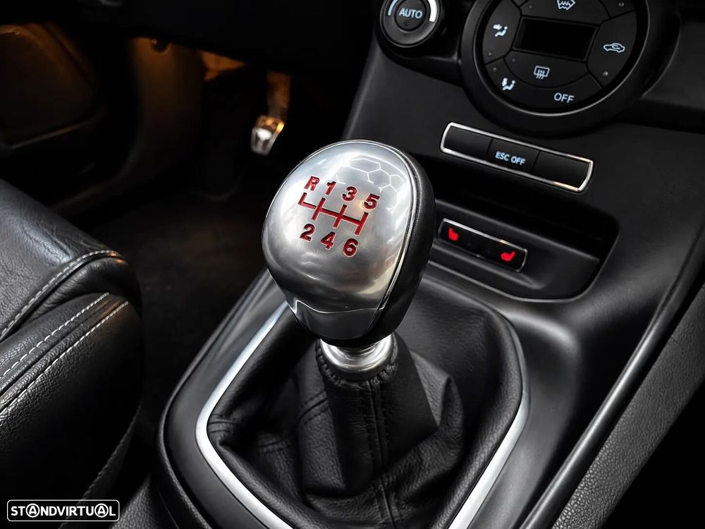 Ford Fiesta 1.6 EcoBoost c/ Pack Pele Desportiva ST - 23