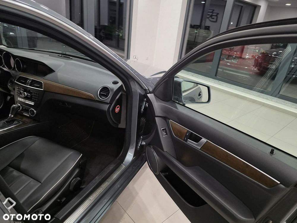 Mercedes-Benz Klasa C 180 BlueEFFICIENCY 7G-TRONIC Elegance - 19
