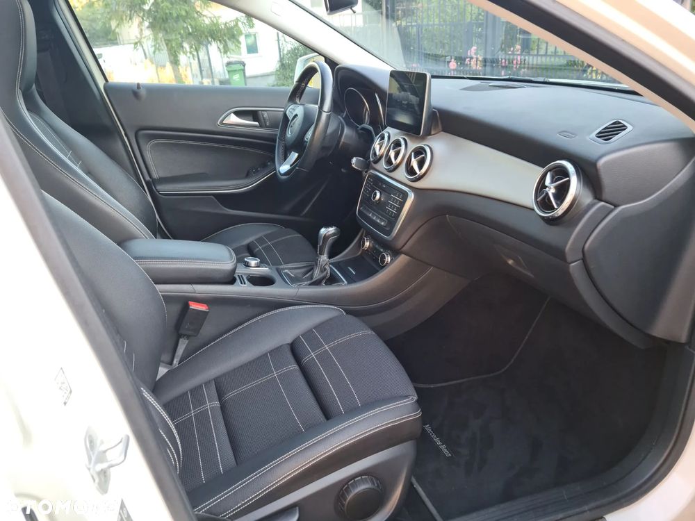Mercedes-Benz GLA - 17