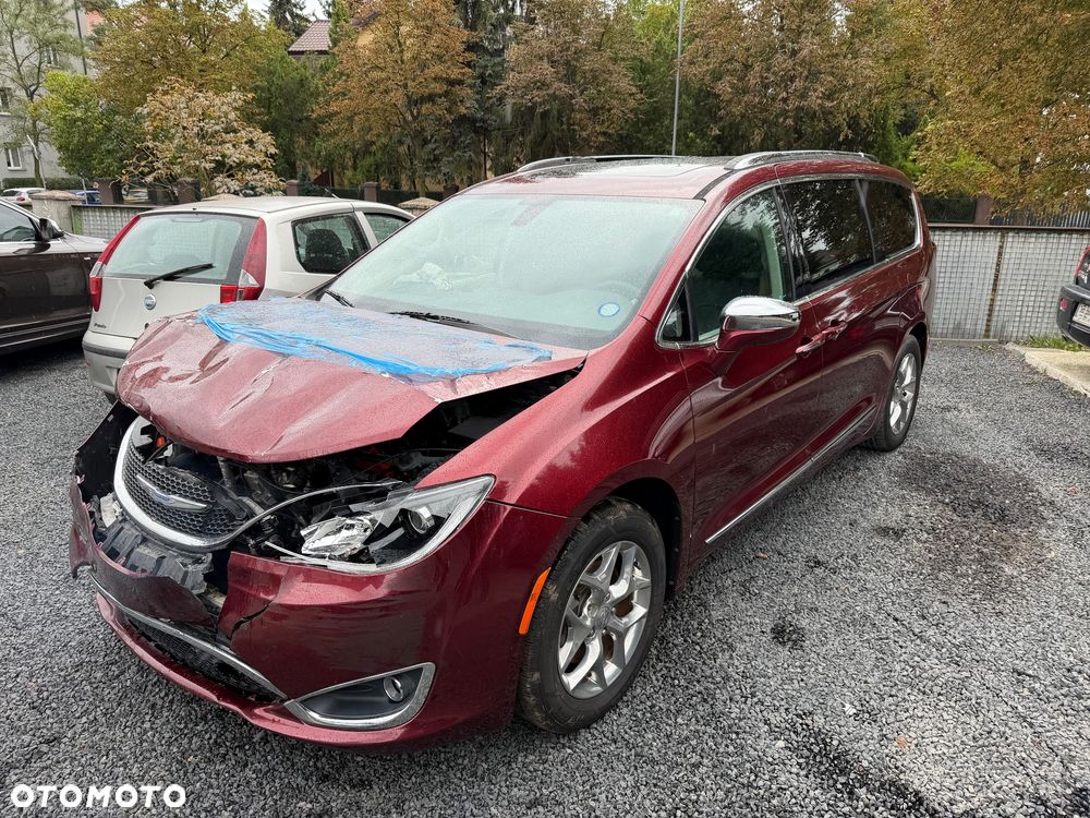 Chrysler Pacifica - 1