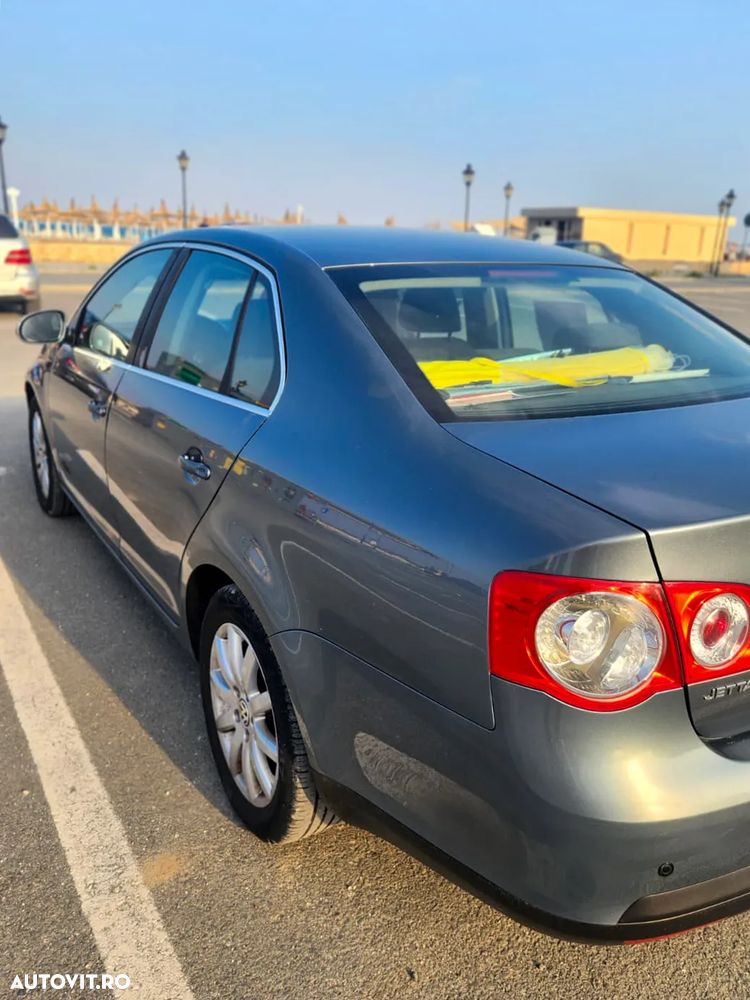 Volkswagen Jetta 1.6 Comfortline - 17