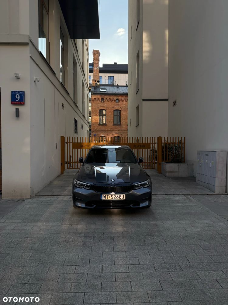 BMW Seria 3 330i xDrive M Sport - 2