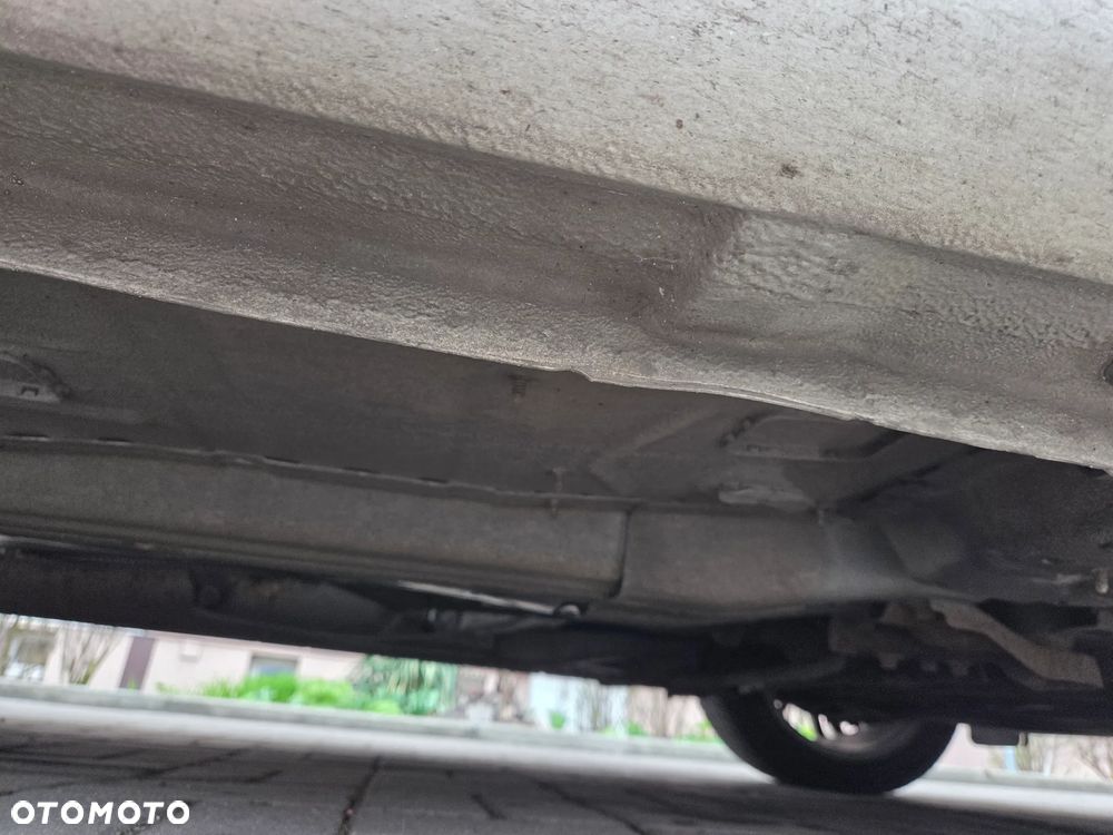 Ford Mondeo 2.0 TDCi Ambiente - 23