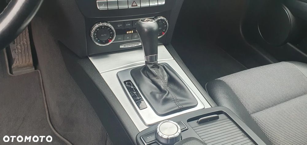 Mercedes-Benz Klasa C 180 CGI Automatik BlueEFFICIENCY Avantgarde - 22