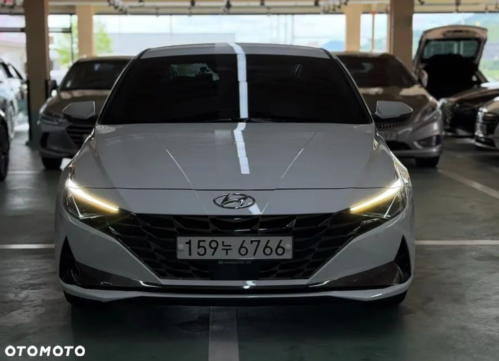 Hyundai Avante - 4