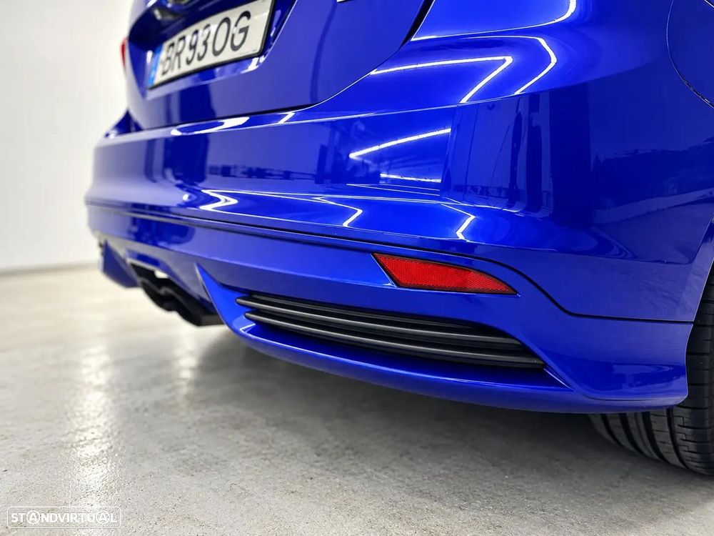 Ford Focus 2.0 EcoBoost ST c/ Pack Pele Desportiva - 19