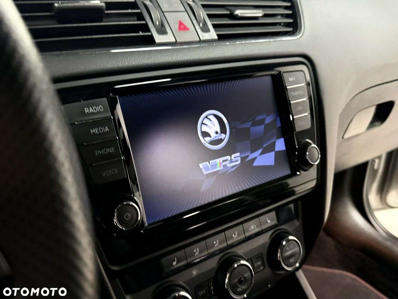 Skoda Octavia 2.0 TDI RS Challenge DSG - 24