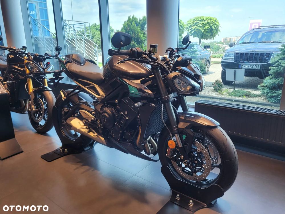 Triumph Street Triple - 4