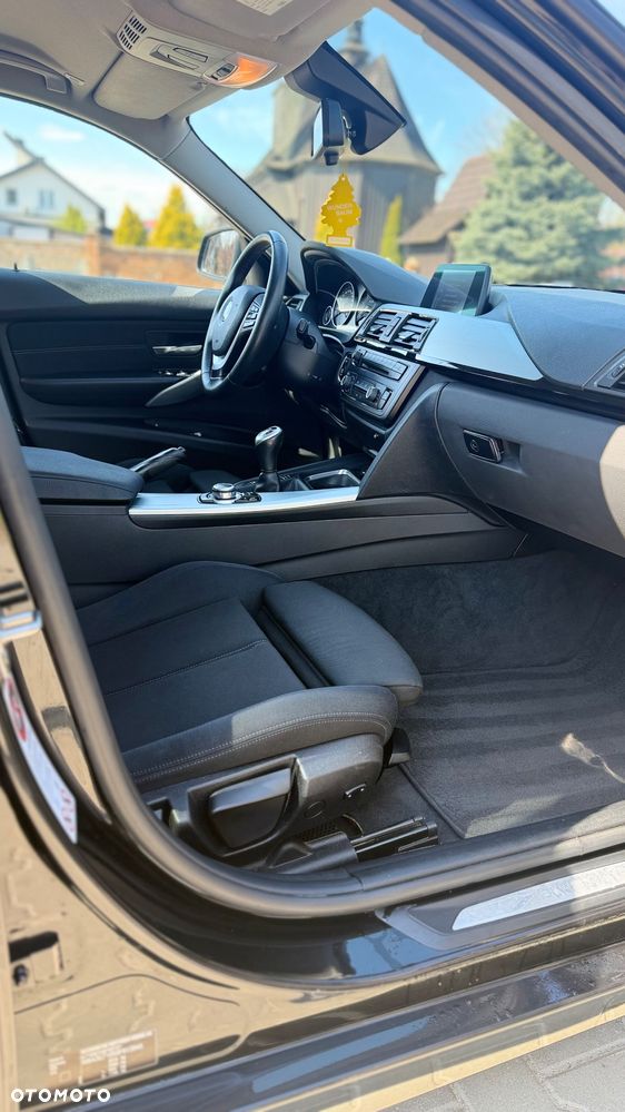 BMW Seria 3 320i Sport Line - 9