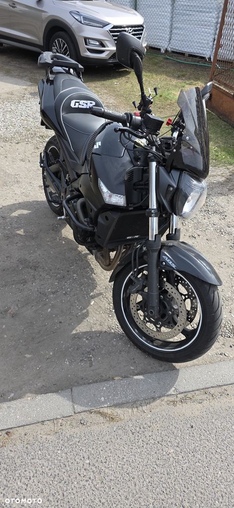 Suzuki GSR - 1