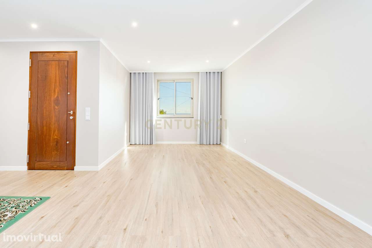 Espaçosa Moradia T3 + 1 com Vista Mar Deslumbrante- Santa Cruz - Grande imagem: 5/36