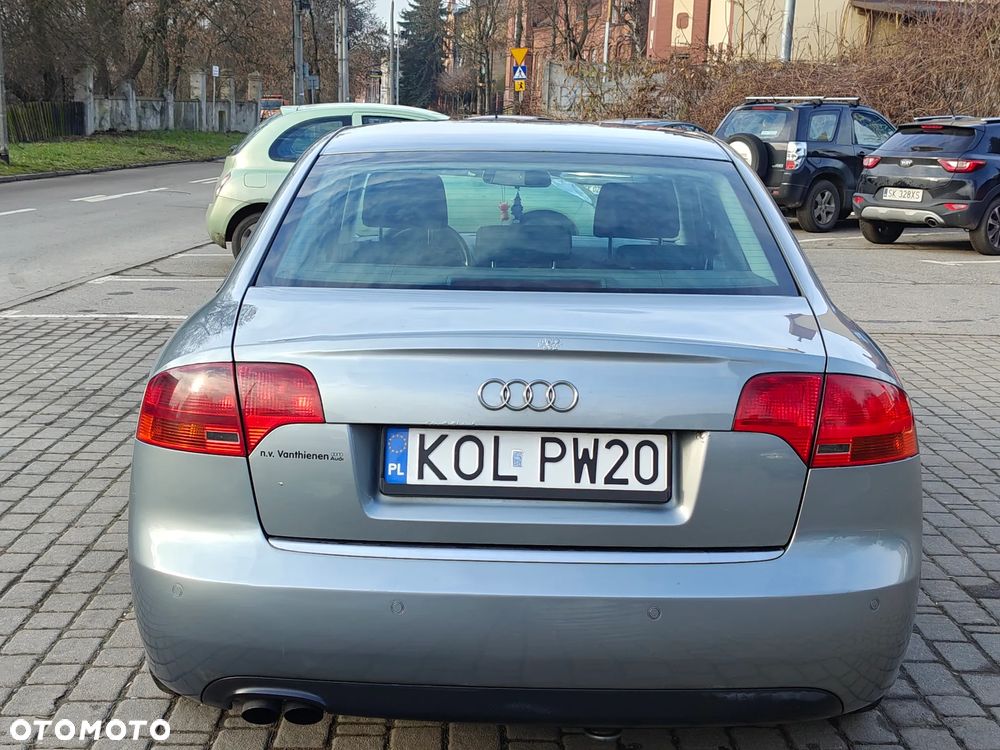 Audi A4 Limousine - 16