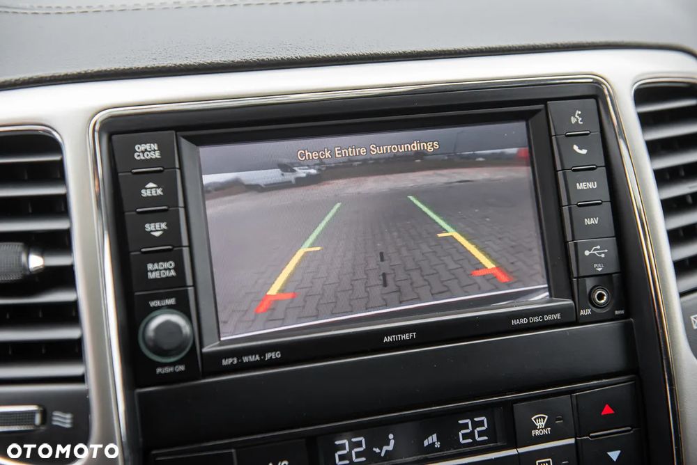 Jeep Grand Cherokee - 24