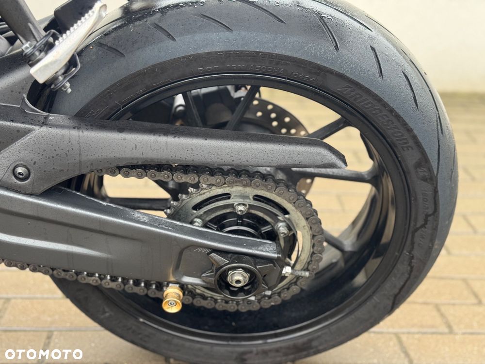 Yamaha R7 - 9