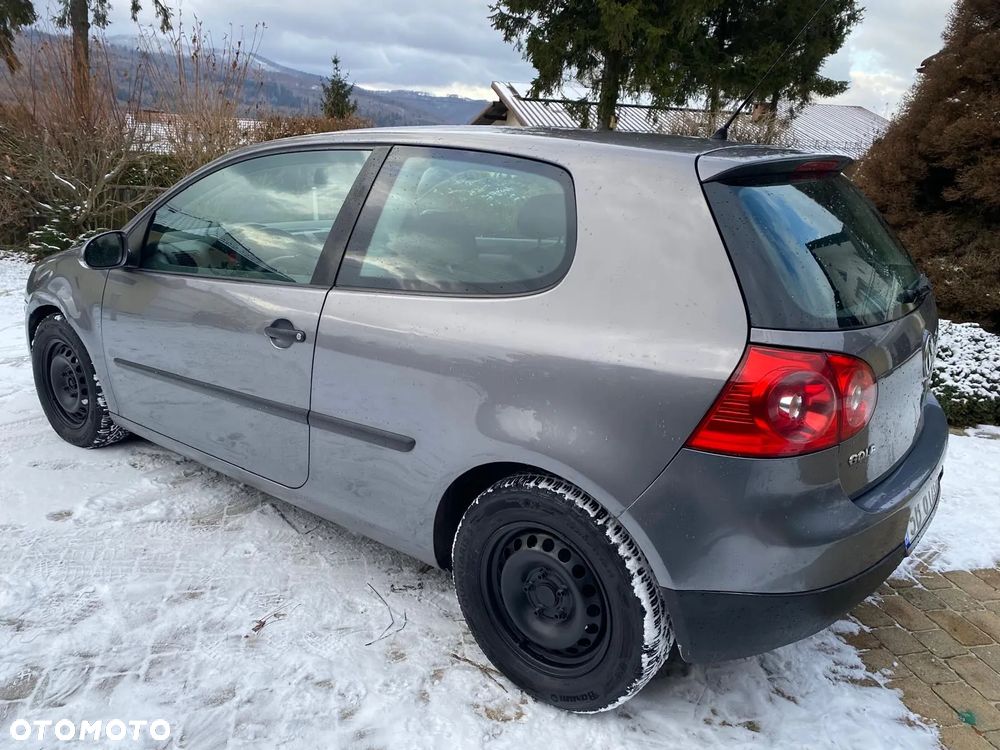 Volkswagen Golf 1.9 TDI Trendline DSG - 4