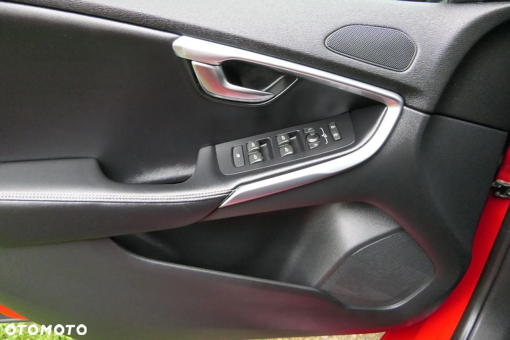 Volvo V40 D2 Drive-E R-Design Momentum - 28