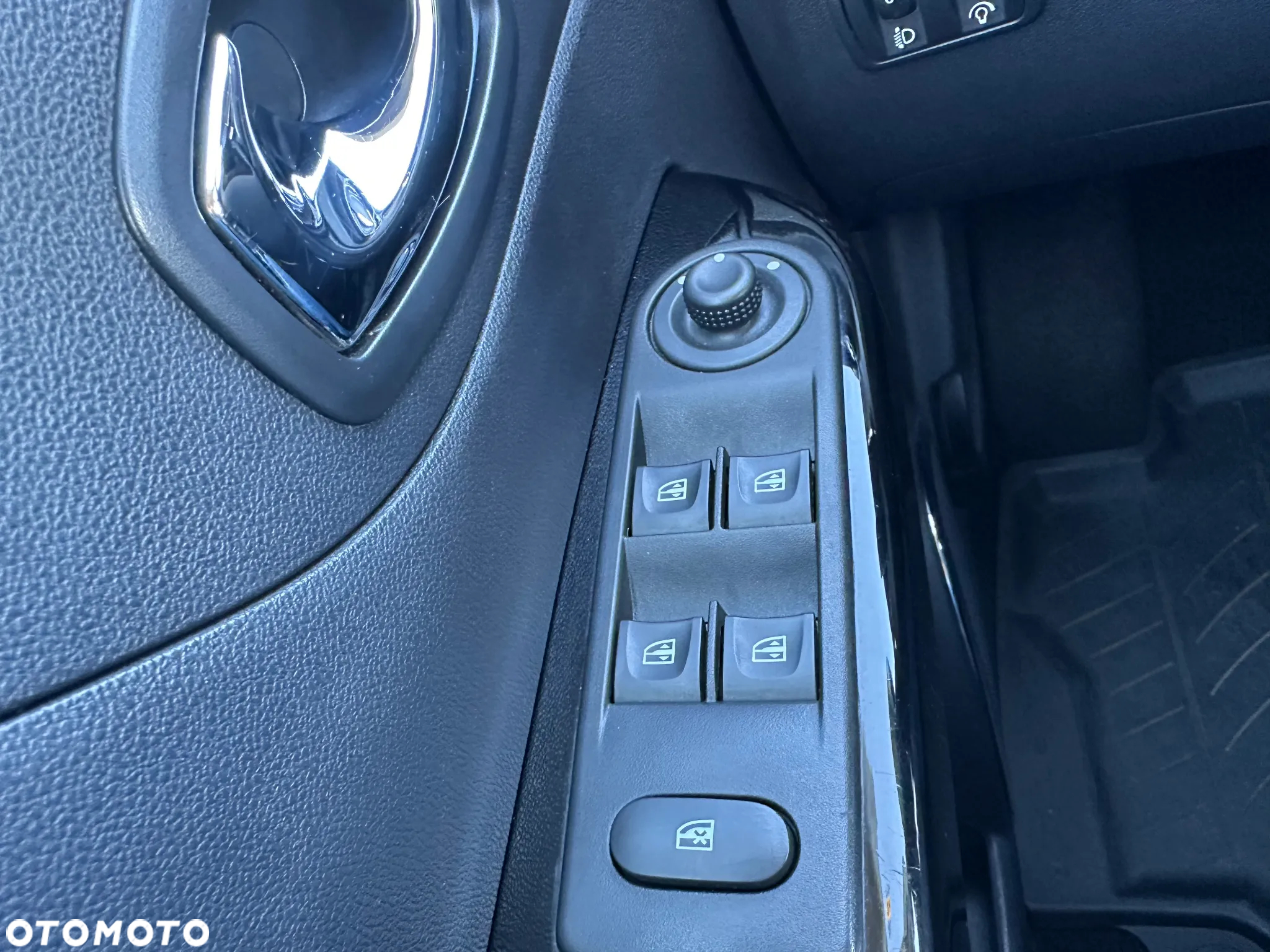 Renault Captur 1.2 Energy TCe Limited EDC - 10