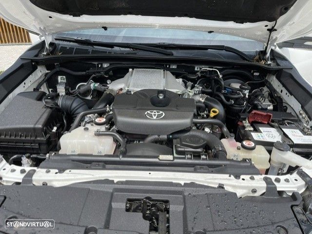 Toyota Hilux 2.4 D-4D 4WD CD CM - 12
